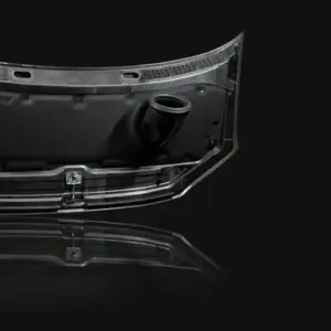 Detailaufnahme der Unterseite der Carbon-Motorhaube für den VANYX MAN TGE mit Lüftung und Verriegelung